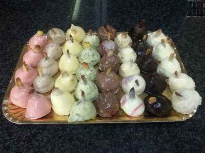 Uno dei pezzi forti della pasticceria sono i �gelatini� di vari gusti, tra cui cocco, rum, vaniglia e amarena tutti ricoperti di cioccolato